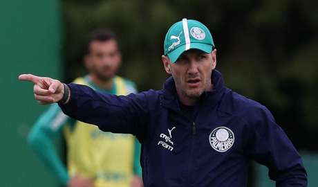 Ex-zagueiro do Palmeiras, Paulo Turra atuou como auxiliar de Felipão no clube (Agência Palmeiras/Divulgação) Ex-zagueiro do Palmeiras, Paulo Turra atuou como auxiliar de Felipão no clube (Agência Palmeiras/Divulgação)