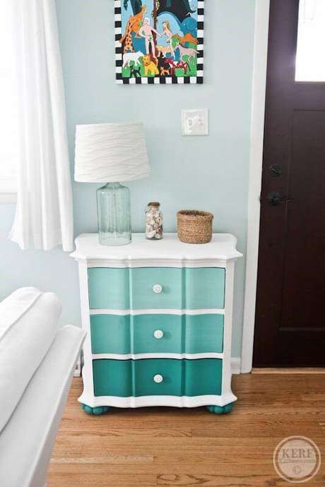 21. Sala de estar com gaveteiro colorido – Por: 4 Style Interiores 21. Sala de estar com gaveteiro colorido – Por: 4 Style Interiores