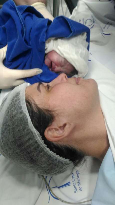 Michelle no parto do filho: só depois do terceiro mês de quimioterapia ela conseguiu segurar o bebê sem ajuda Michelle no parto do filho: só depois do terceiro mês de quimioterapia ela conseguiu segurar o bebê sem ajuda