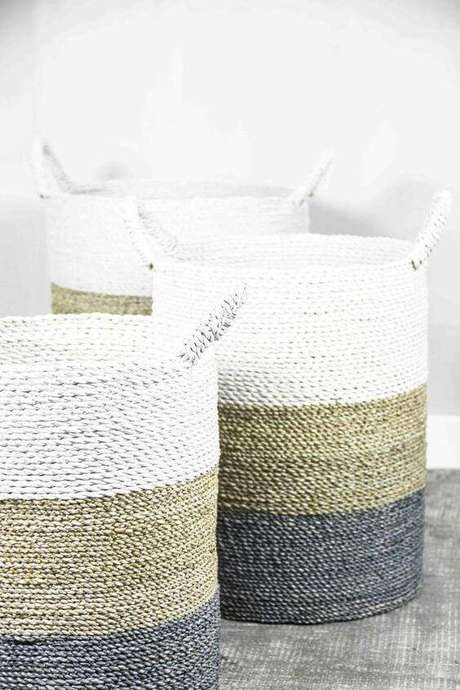 17. O cesto organizador pode ainda ser um item decorativo. Foto: Decora La Maison 17. O cesto organizador pode ainda ser um item decorativo. Foto: Decora La Maison