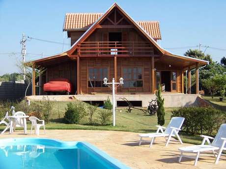 4. Casas de madeira de férias com piscina de fibra e garagem