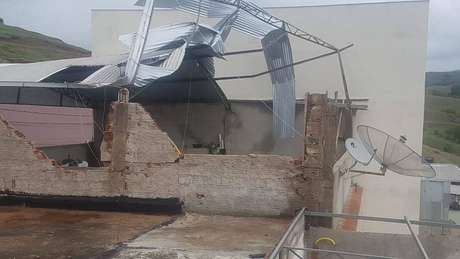 Vendaval causou destruição em Alegre, no Espírito Santo Vendaval causou destruição em Alegre, no Espírito Santo
