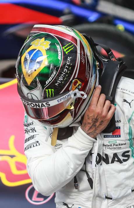 Senna foi homenageado pelo campeão Lewis Hamilton Senna foi homenageado pelo campeão Lewis Hamilton