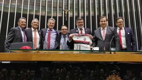 Sessão solene contou até com hino do clube (Foto: Reprodução/Twitter) Sessão solene contou até com hino do clube (Foto: Reprodução/Twitter)