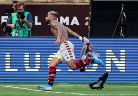 Gabigol comemora após marcar para o Flamengo