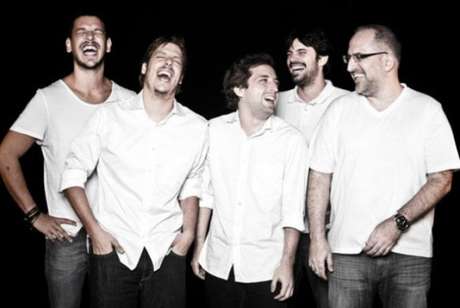 O coletivo Porta dos Fundos: João Vicente de Castro, Fábio Porchat, Gregorio Duvivier, Ian SBF e Antonio Tabet O coletivo Porta dos Fundos: João Vicente de Castro, Fábio Porchat, Gregorio Duvivier, Ian SBF e Antonio Tabet