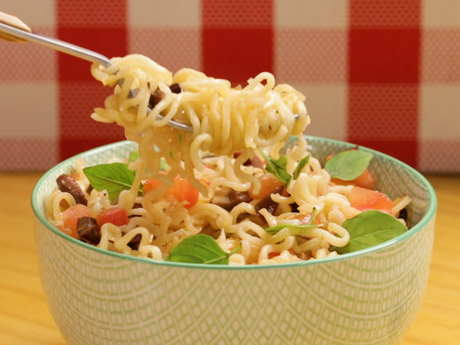 Macarrão instantâneo à primavera Macarrão instantâneo à primavera