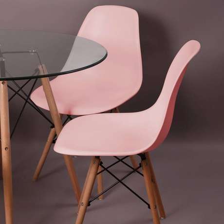 9. A cadeira eames rosa é mais delicada. Foto: Mercado Livre