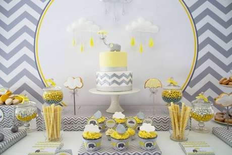 10. Linda decoração de chá de bebê cinza e amarelo com tema elefantinho – Foto: Baby Shower Ideas