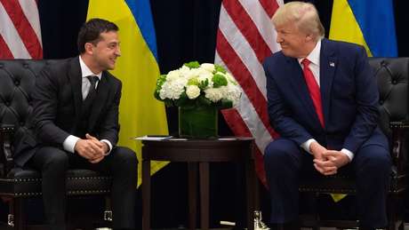 Telefonema entre Trump e o presidente da Ucrânia, Volodymyr Zelensky, motivou pedido de impeachment