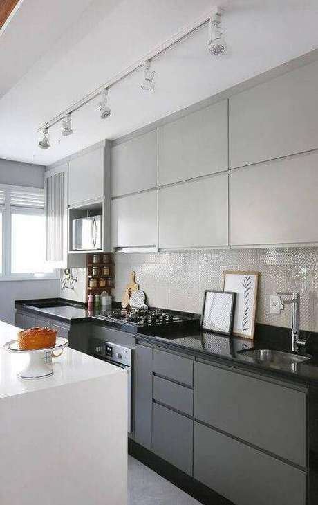 63. A cozinha cinza pode ser muito mais decorada do que muitos pensam. Foto: Origin Loop 63. A cozinha cinza pode ser muito mais decorada do que muitos pensam. Foto: Origin Loop