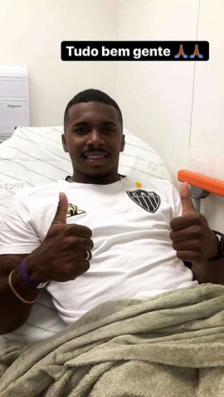 Marquinhos postou que está tudo bem com ele após o susto no jogo contra o Botafogo- (Reprodução/Instagram) Marquinhos postou que está tudo bem com ele após o susto no jogo contra o Botafogo- (Reprodução/Instagram)