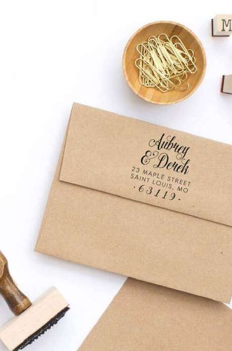 39. A escolha do envelope para o convite simples de casamento também é muito importante – Foto: Pinterest