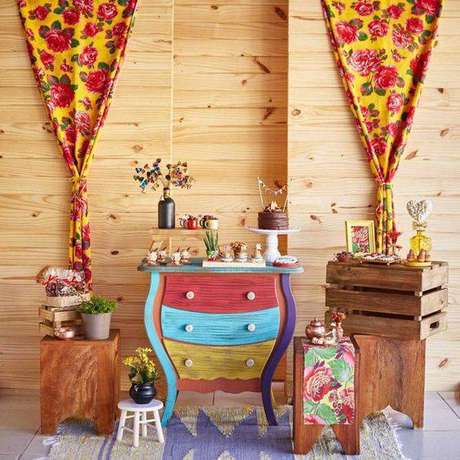 26. Festa junina em casa com decoração colorida – Via: Tua Casa 26. Festa junina em casa com decoração colorida – Via: Tua Casa
