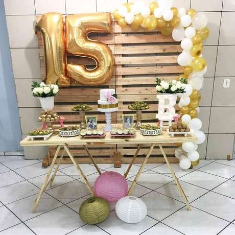 30. Decoração simples para festa de 15 anos surpresa – Foto: Le’ Art Decor 30. Decoração simples para festa de 15 anos surpresa – Foto: Le’ Art Decor