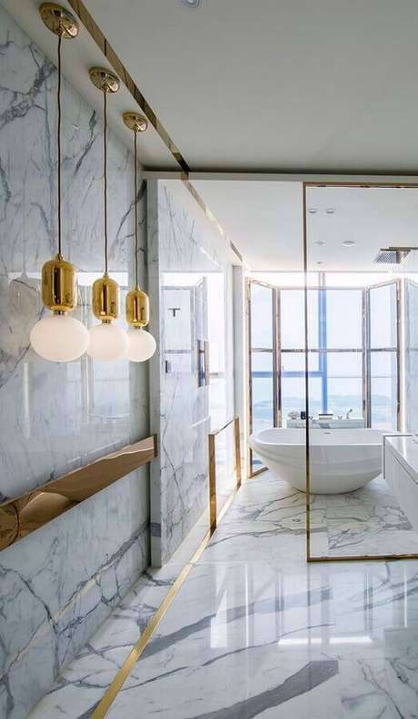 35. Use peças metalizadas para destacar o luxo do ambiente – Via: Pinterest 35. Use peças metalizadas para destacar o luxo do ambiente – Via: Pinterest