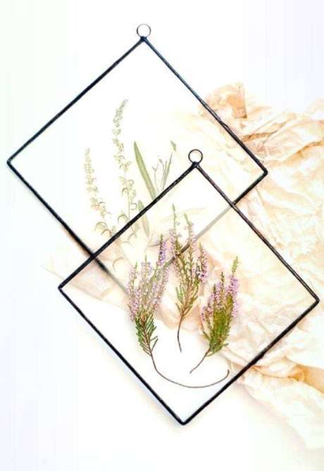 12. Até quadros podem ser criados com flores secas. Foto: Colorante 12. Até quadros podem ser criados com flores secas. Foto: Colorante