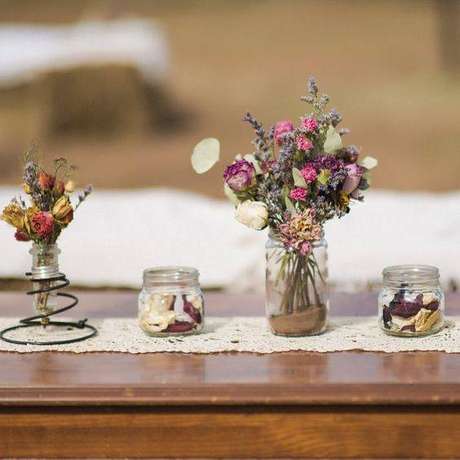 13. As flores secas são perfeitas para decoração mais delicada. Foto: Pinterest 13. As flores secas são perfeitas para decoração mais delicada. Foto: Pinterest