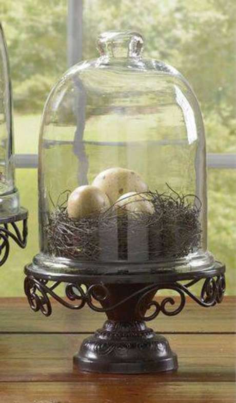 36. Esta redoma usa um ninho falso. Foto: Home Traditions 36. Esta redoma usa um ninho falso. Foto: Home Traditions