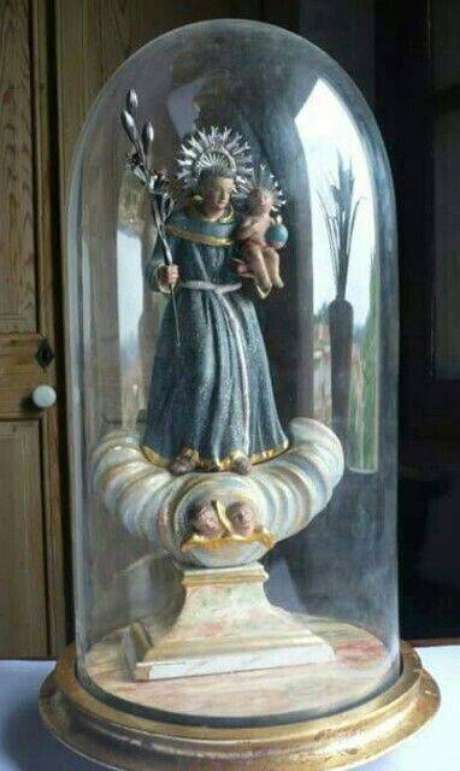 23. Esta redoma de vidro usa símbolos religiosos. Foto: Pinterest 23. Esta redoma de vidro usa símbolos religiosos. Foto: Pinterest