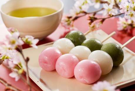 O dango é um tradicional doce japonês que acompanha o chá-verde