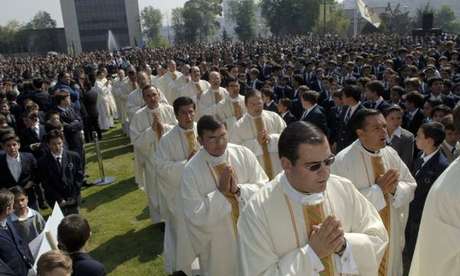 Legionários de Cristo admitem 175 crimes de pedofilia Legionários de Cristo admitem 175 crimes de pedofilia