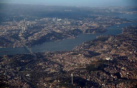 Vista aérea do Estreito de Bósforo, em Istambul, Turquia 01/02/2019 REUTERS/Murad Sezer