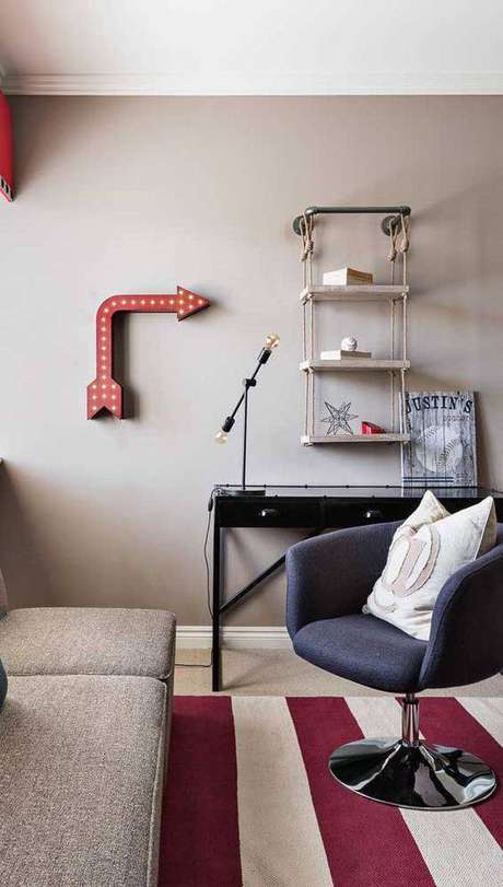 18. As cores da poltrona giratória podem ser variadas. Foto: Decor Fácil 18. As cores da poltrona giratória podem ser variadas. Foto: Decor Fácil