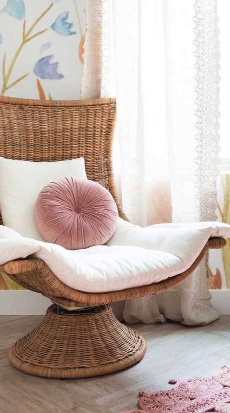 4. A poltrona giratória é um ótimo elemento decorativo. Foto: Decor Fácil 4. A poltrona giratória é um ótimo elemento decorativo. Foto: Decor Fácil
