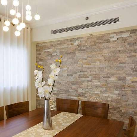 64. Sala de jantar com revestimento especial. Fonte: Nacional Rei das Letras 64. Sala de jantar com revestimento especial. Fonte: Nacional Rei das Letras