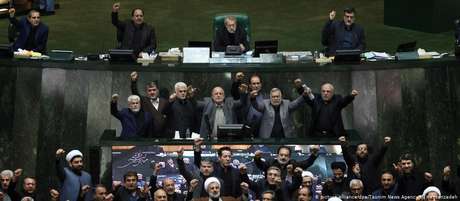 Parlamento iraniano determinou que todos os responsáveis pelo martírio do general Soleimani são considerados terroristas Parlamento iraniano determinou que todos os responsáveis pelo martírio do general Soleimani são considerados terroristas