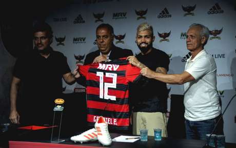 Spindel, Braz, Gabigol e Renaldo Belotti na apresentação do camisa 9 em 2019 (Fotos: Marcelo Cortes/Flamengo)