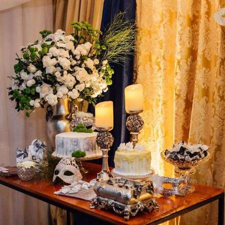24. Baile de máscaras com decoração branca e sofisticada- Via: Dekore Locações 24. Baile de máscaras com decoração branca e sofisticada- Via: Dekore Locações