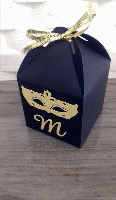 30. Caixinha personalizada para baile de máscaras – Via: elo7 30. Caixinha personalizada para baile de máscaras – Via: elo7