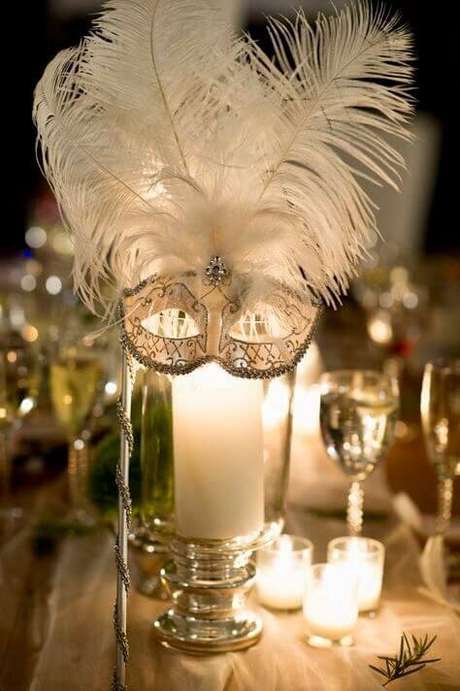 18. Velas e plumas também são ótimas opções para decorar sua festa – Via: Pinterest 18. Velas e plumas também são ótimas opções para decorar sua festa – Via: Pinterest