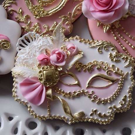 59. Doces para aniversário com tema baile de máscaras – Via: Pinterest 59. Doces para aniversário com tema baile de máscaras – Via: Pinterest