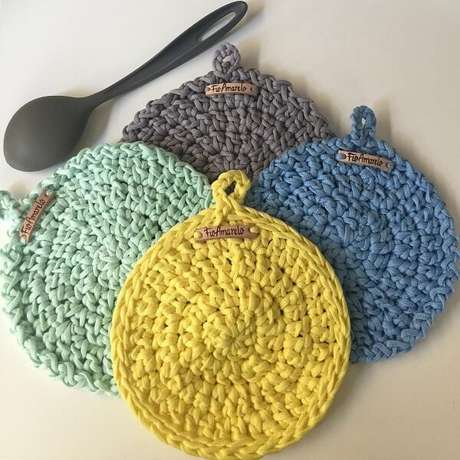 43. Kit de descanso de panela de crochê. Fonte: Pinterest 43. Kit de descanso de panela de crochê. Fonte: Pinterest