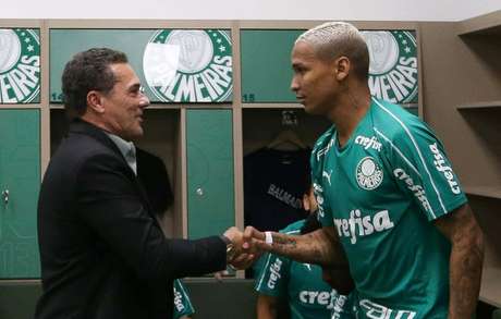 Deyverson está em busca de uma nova equipe e deve ser negociado (Foto: Cesar Greco) Deyverson está em busca de uma nova equipe e deve ser negociado (Foto: Cesar Greco)
