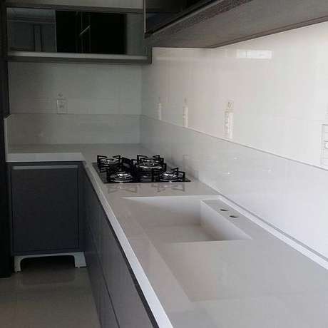 12. Esta bancada de porcelanato é super delicada. Foto: Pinterest 12. Esta bancada de porcelanato é super delicada. Foto: Pinterest