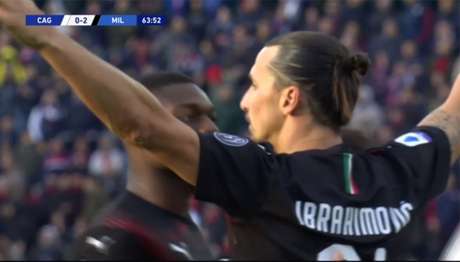 Ibrahimovic restrou como titular e marcou o segundo gol da vitória do Milan (Foto: DAZN) Ibrahimovic restrou como titular e marcou o segundo gol da vitória do Milan (Foto: DAZN)