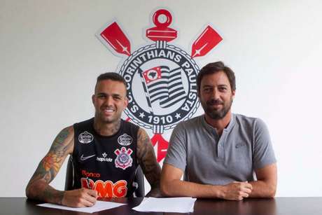 Luan assinou contrato com o Corinthians (Foto:Daniel Augusto Jr. / Agência Corinthians) Luan assinou contrato com o Corinthians (Foto:Daniel Augusto Jr. / Agência Corinthians)