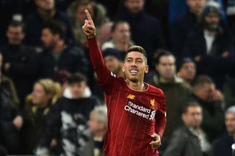 Firmino comemora o seu gol: camisa 9 vem sendo o homem dos tentos decisivos no Liverpool (Foto: GLYN KIRK / AFP) Firmino comemora o seu gol: camisa 9 vem sendo o homem dos tentos decisivos no Liverpool (Foto: GLYN KIRK / AFP)