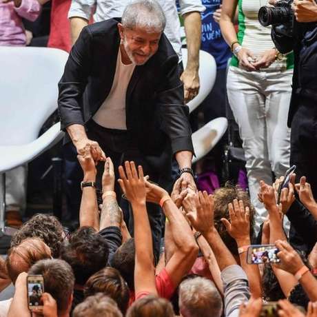 Sociólogo diz que queda da desigualdade durante o governo Lula foi 'tímida', e não 'gigante e sustentável' Sociólogo diz que queda da desigualdade durante o governo Lula foi 'tímida', e não 'gigante e sustentável'