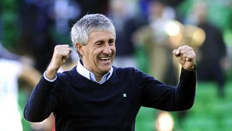 Quique Setién em ação pelo Bétis: treinador está sem clube desde o meio do ano passado (Foto: AFP) Quique Setién em ação pelo Bétis: treinador está sem clube desde o meio do ano passado (Foto: AFP)