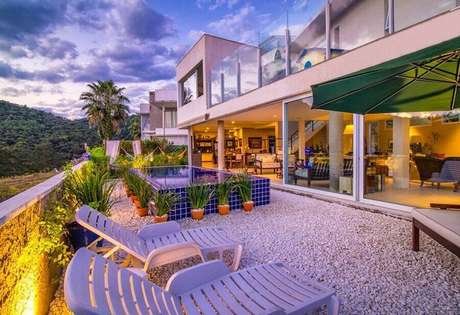 6. Invista na modernidade da casa com pisicna elevada – Foto: Habitissimo.com 6. Invista na modernidade da casa com pisicna elevada – Foto: Habitissimo.com