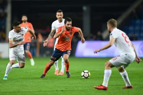 Turan não conseguiu ter sequência no retorno ao futebol turco (Foto: Ozan Kose / AFP) Turan não conseguiu ter sequência no retorno ao futebol turco (Foto: Ozan Kose / AFP)
