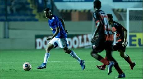 Os meninos da Raposa estiveram muito nervosos nas cobranças de pênaltis, gerando a eliminação do time na Copinha- (Gustavo Aleixo/Cruzeiro) Os meninos da Raposa estiveram muito nervosos nas cobranças de pênaltis, gerando a eliminação do time na Copinha- (Gustavo Aleixo/Cruzeiro)
