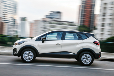 O Captur oferece várias combinações de carroceria e teto, mas todas são pagas. O Captur oferece várias combinações de carroceria e teto, mas todas são pagas.