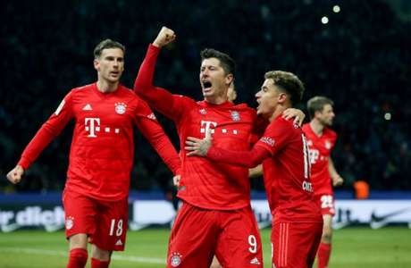 Lewandowski marcou um gol na goleada por 4 a 0 e se isolou na artilharia (RONNY HARTMANN / AFP) Lewandowski marcou um gol na goleada por 4 a 0 e se isolou na artilharia (RONNY HARTMANN / AFP)