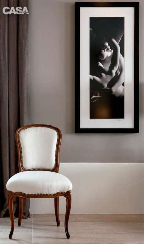 3. Rodapé branco e alto para sala de estar moderna – Foto: Casa Abril 3. Rodapé branco e alto para sala de estar moderna – Foto: Casa Abril